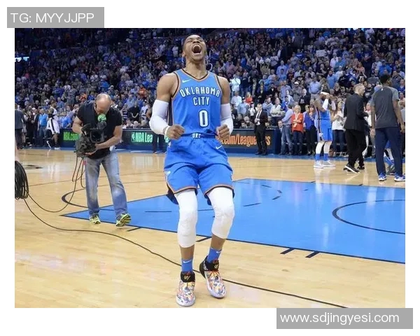 拉塞尔威斯布鲁克的篮球传奇与职业生涯的精彩瞬间回顾